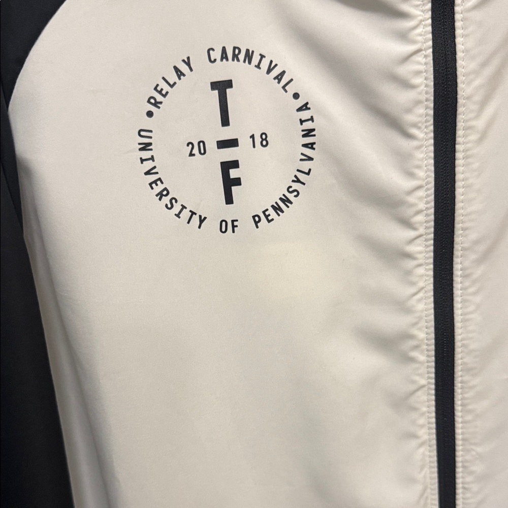 Nike Men’s Black & White Hooded Windbreaker with Sleeve Graphics - Picture 3 of 7
